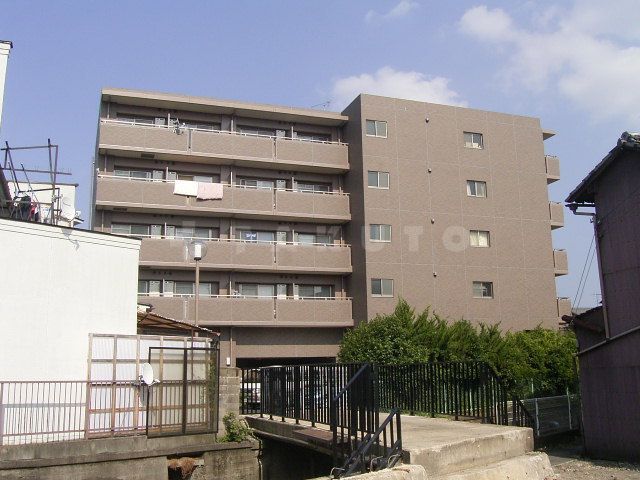 京都市中京区壬生下溝町のマンションの建物外観