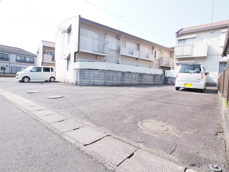 【守山市浮気町のアパートの駐車場】