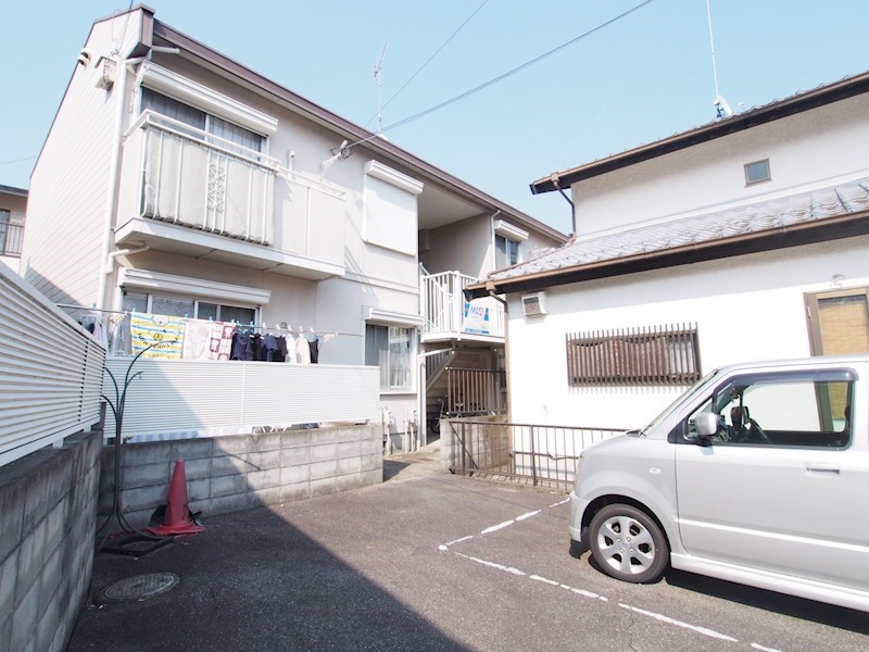 守山市浮気町のアパートの建物外観