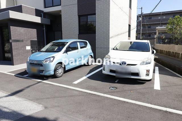 【高知市朝倉のマンションの駐車場】