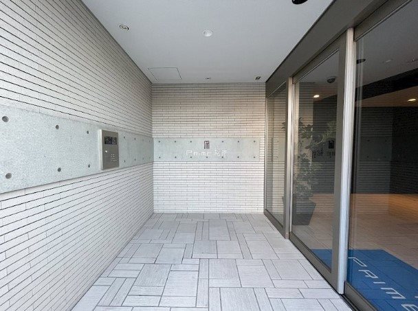 【名古屋市中村区松原町のマンションのエントランス】