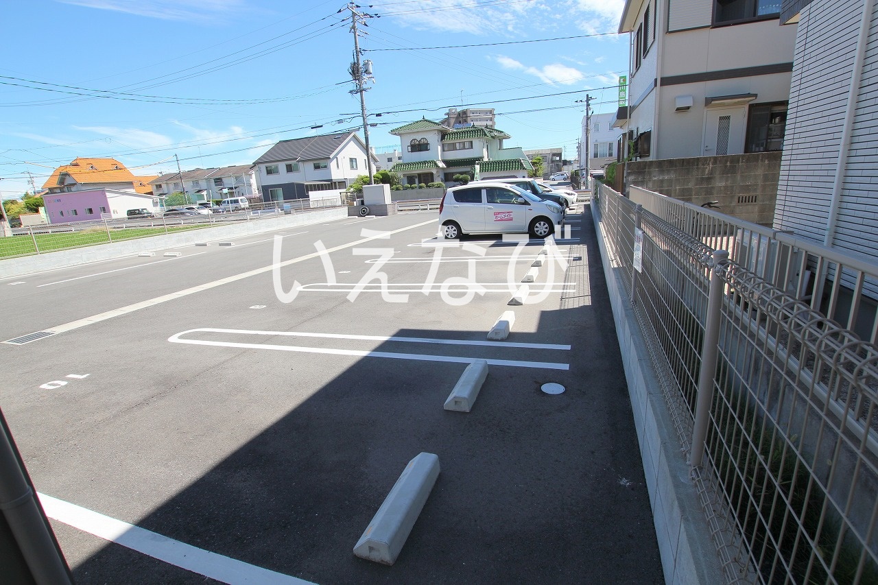 【備前市伊部のアパートの駐車場】