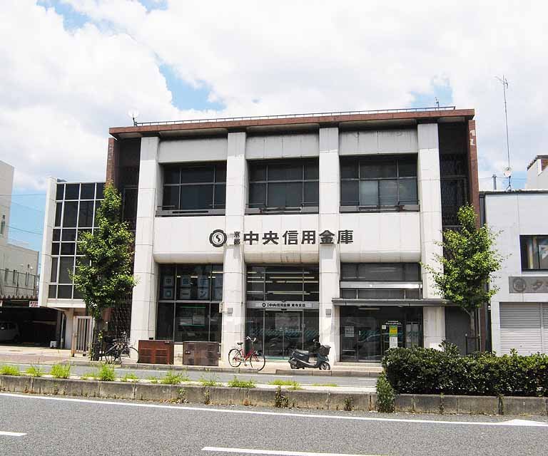 【京都市南区西九条島町のマンションの銀行】