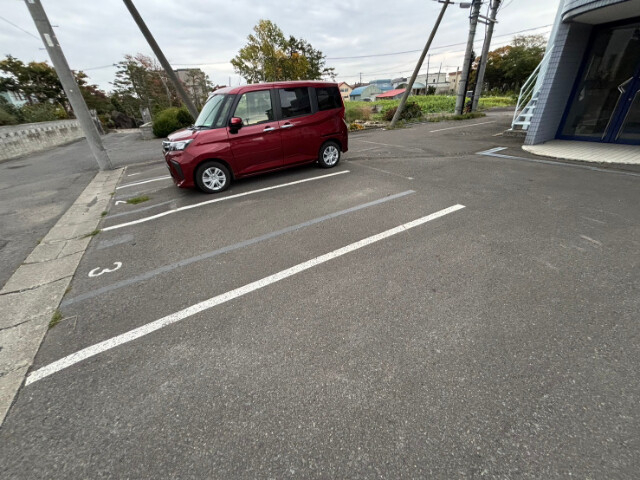 【石狩郡当別町園生のマンションの駐車場】