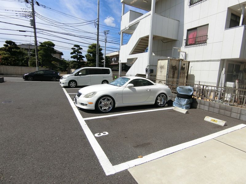 【柏市豊四季のマンションの駐車場】