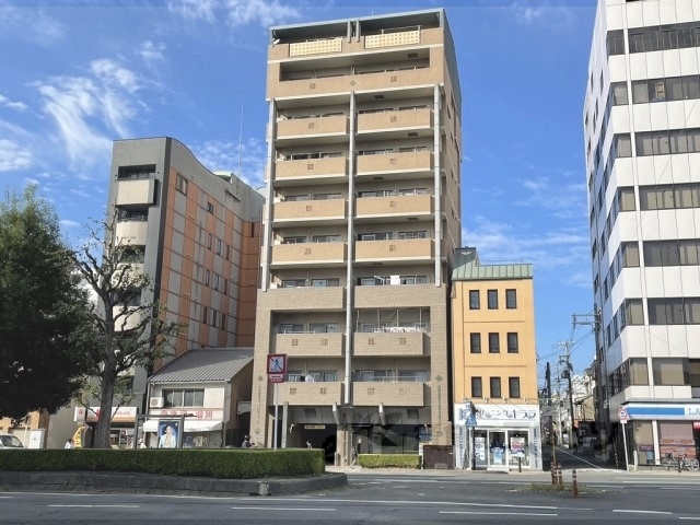 京都市下京区西錺屋町のマンションの建物外観