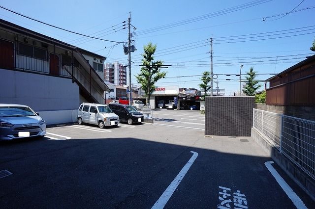 【北九州市八幡東区春の町のマンションの駐車場】