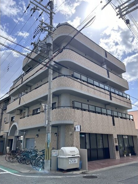 西宮市甲子園口北町のマンションの建物外観