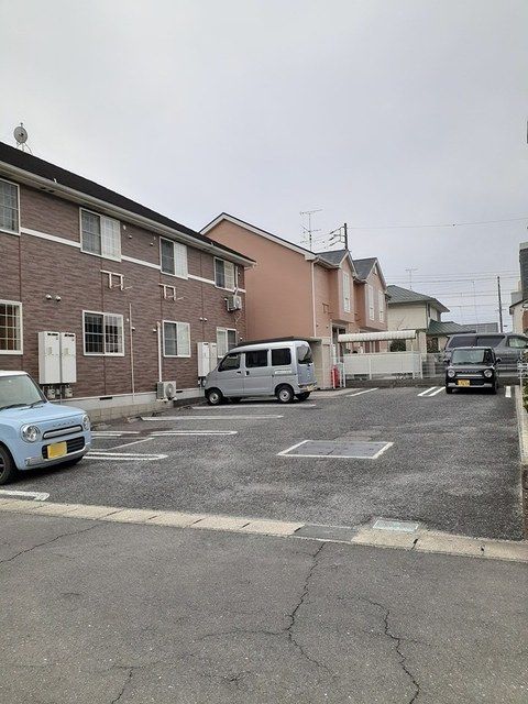 【知多郡美浜町北方のアパートの駐車場】