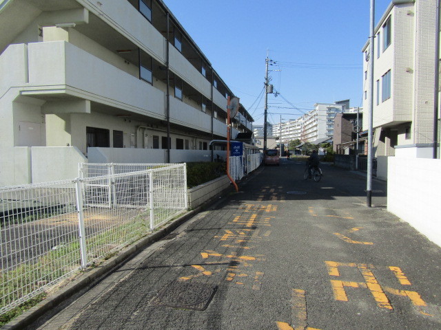 【高槻市赤大路町のマンションのエントランス】