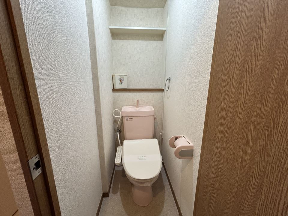 トイレ　温水洗浄便座☆吊り棚もあり☆