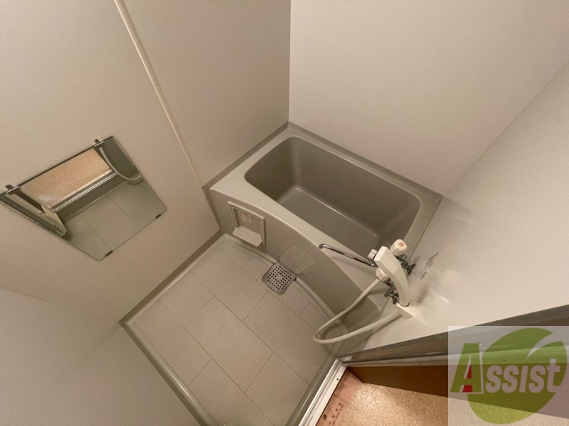 バス・シャワールーム　バスルームはこちらです。広々としてゆったり休めます。