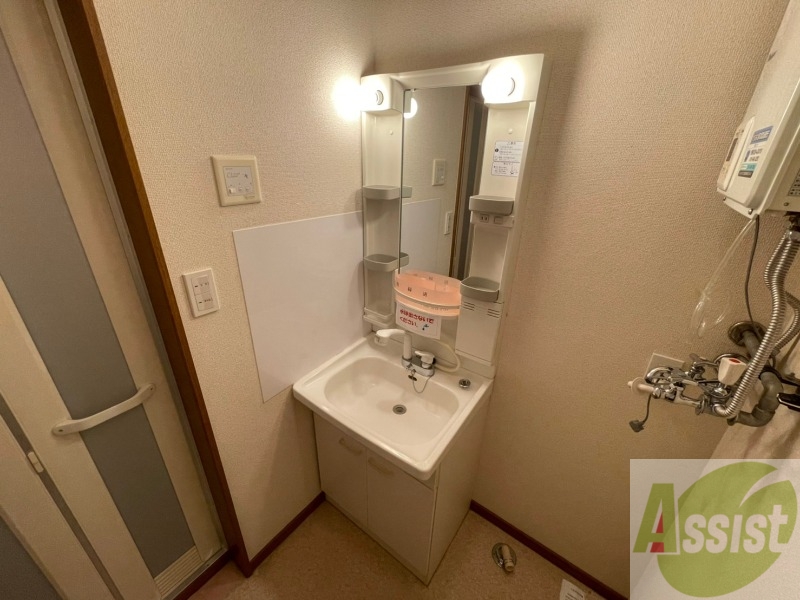 洗面設備　洗面台。身支度にはかかせないですよね～。