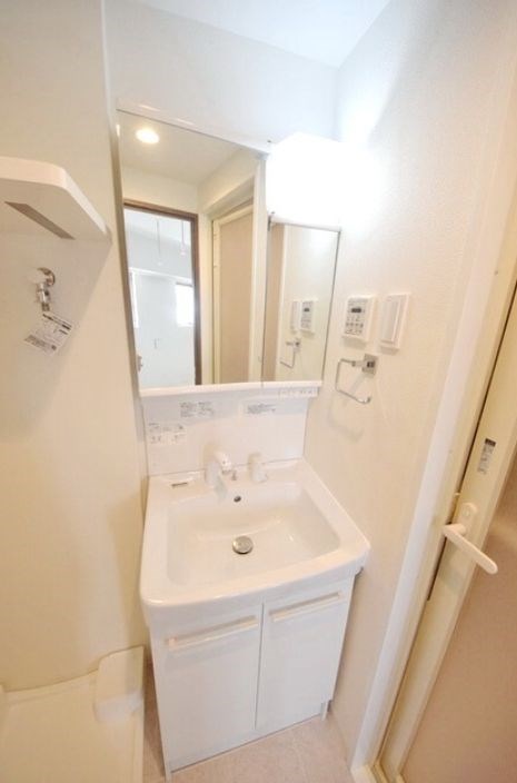 洗面設備　家具家電が付いております。