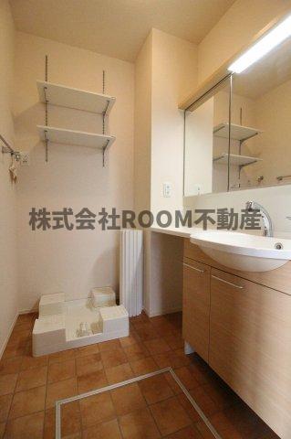 洗面設備　スペースが確保できる洗面所です