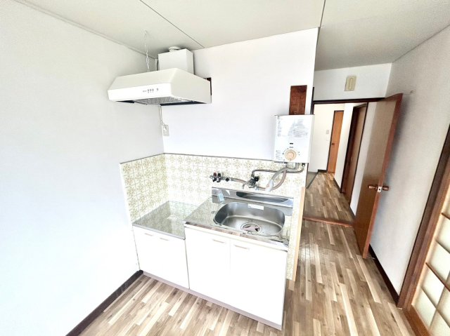 キッチン　コンロも置けますね♪