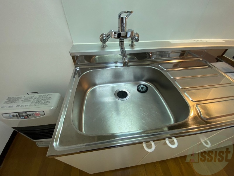 洗面設備　洗面台はありませんがこちらで洗顔などができます。