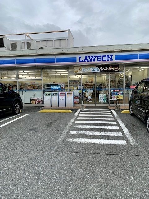 コンビニ　ローソン瑞穂町武蔵店（コンビニ）まで250m