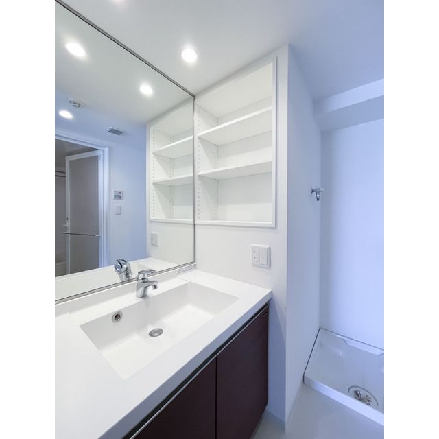 洗面設備　スペースが確保できる洗面所です