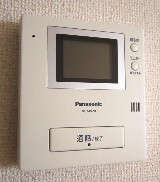 セキュリティ　ＴＶモニタ付ドアホンあり♪　訪問者のお顔が確認できます☆