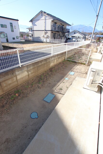 庭　テラスは南に面しております♪