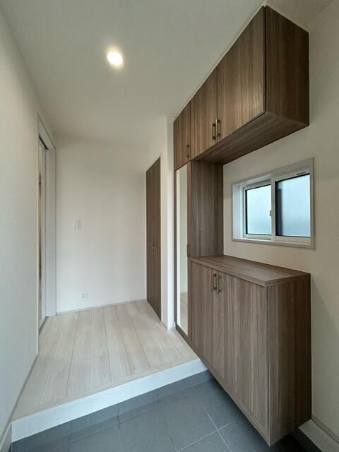 玄関　玄関には靴箱もあるのですっきりおさまりそうですね☆