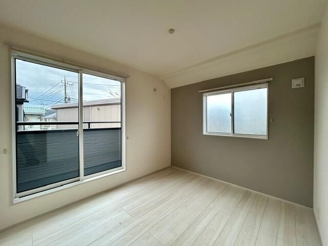 その他部屋・スペース　２面採光なので、明るく風通しのよい過ごしやすいお部屋です♪