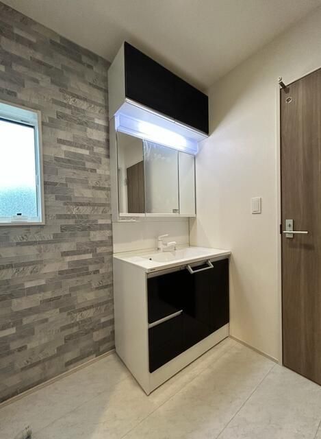 洗面設備　嬉しい洗髪洗面化粧台です♪