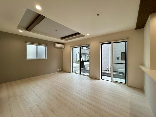 居室・リビング　開放感あふれる広さも十分な快適リビング！