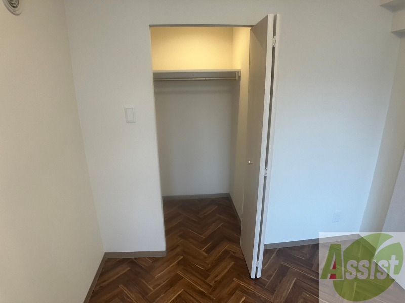 収納　クローゼットは奥行きもあり、荷物が多い方でも安心です。