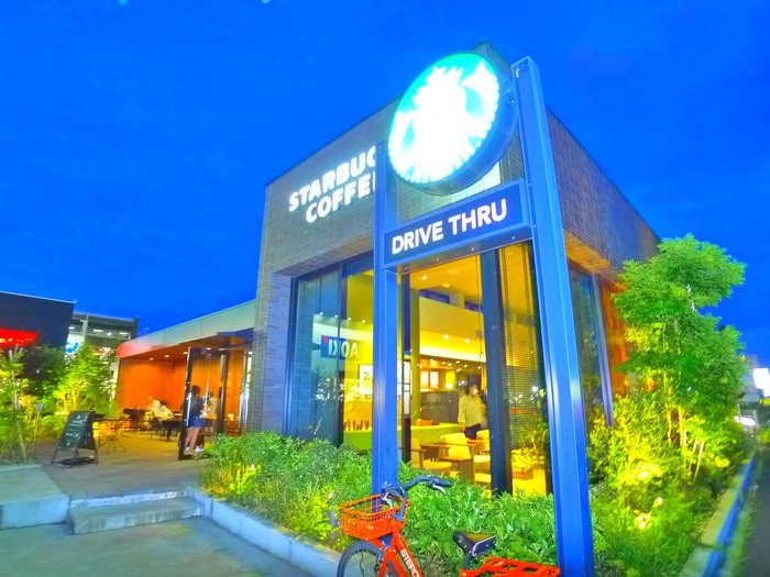 飲食店　スターバックス（飲食店）まで690m