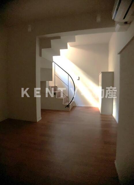 その他部屋・スペース　開放的な寝室です