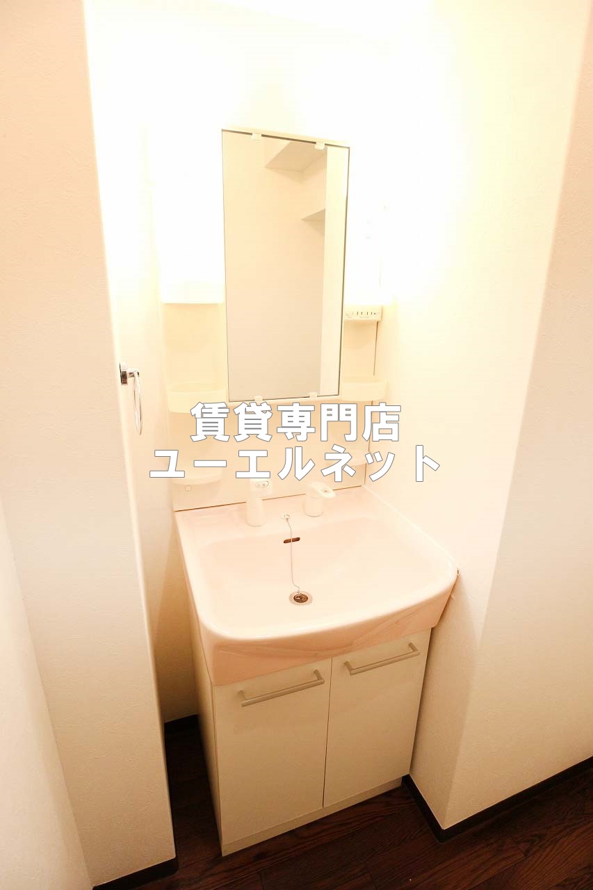 洗面設備　清潔感ある独立洗面台で毎日気持ちよく♪
