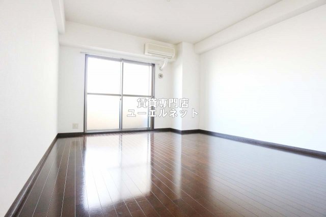 居室・リビング　ゆったりとくつろげる、落ち着きのある居室空間です