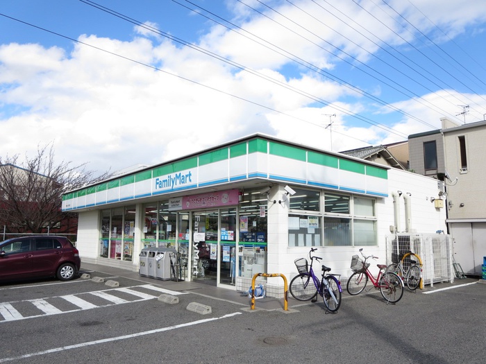 コンビニ　ファミリーマート（コンビニ）まで450m