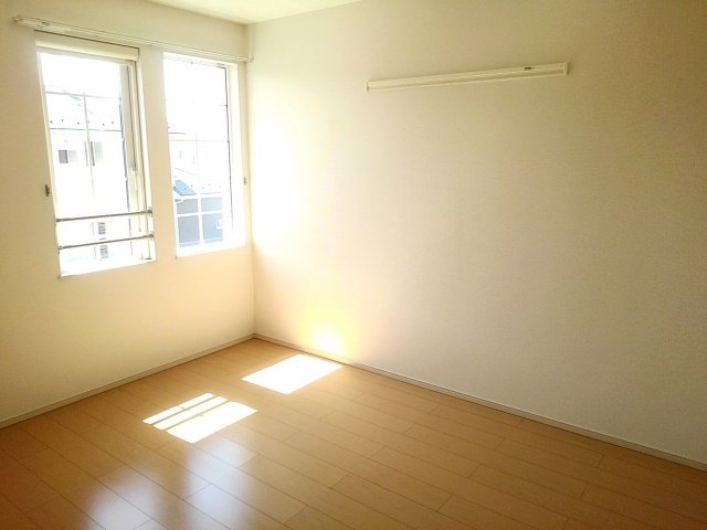 居室・リビング　明るい洋室です