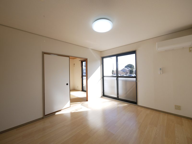 居室・リビング　南側洋室6帖