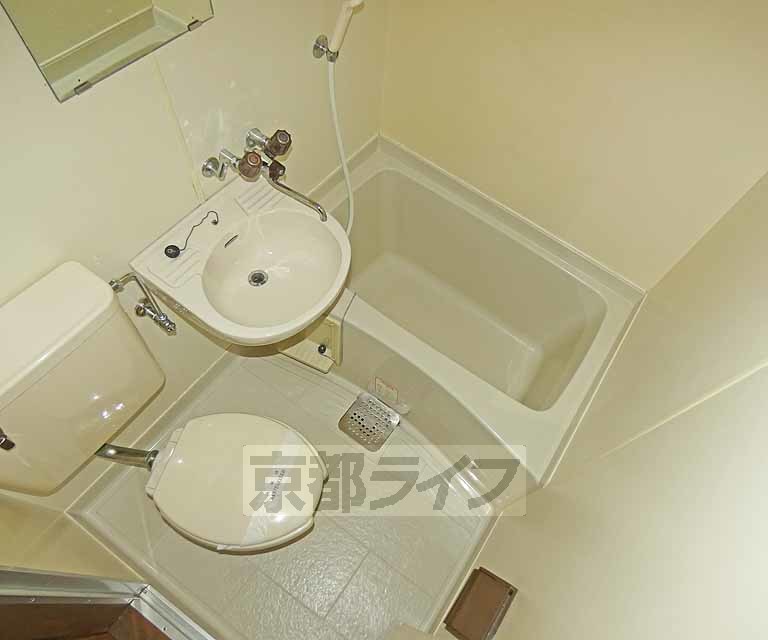 バス・シャワールーム　バスルームです。