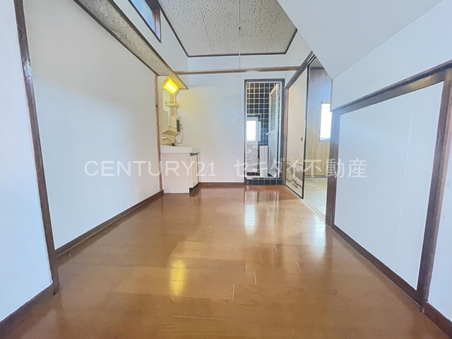 西山本町5丁目戸建ての居間写真