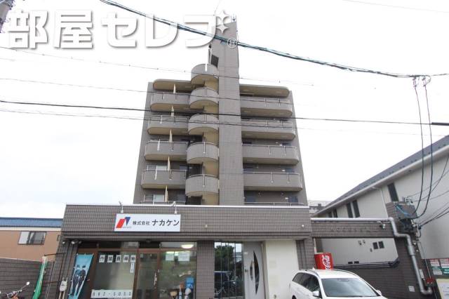 建物外観　７階建てのマンション。