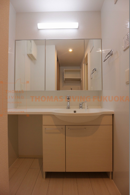 洗面設備　写真は同型シリーズです。