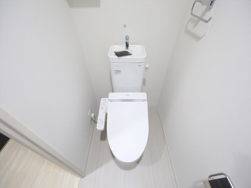 トイレ　温水洗浄暖房便座付トイレ