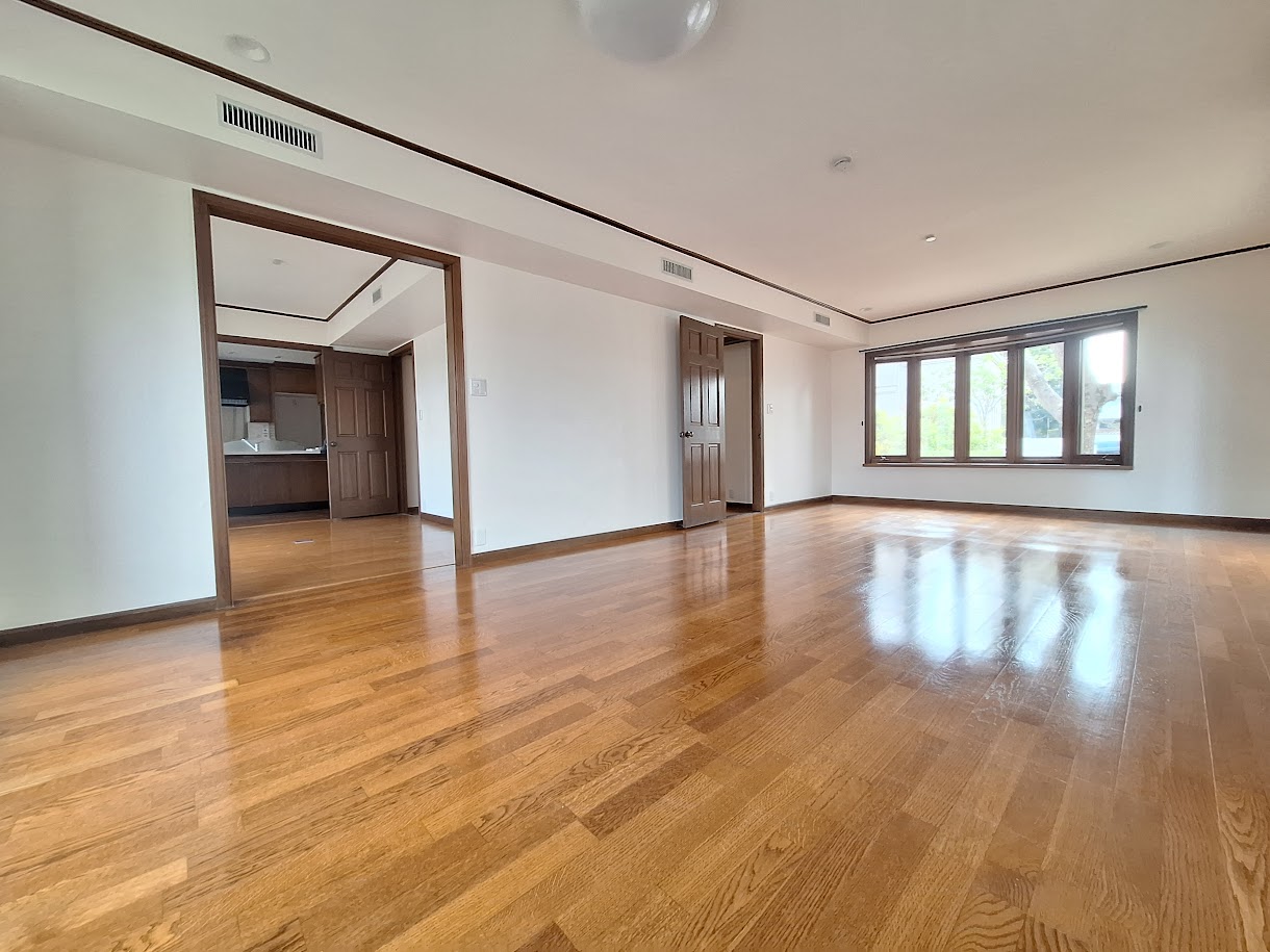 夙川 殿山町 貸戸建の居間写真