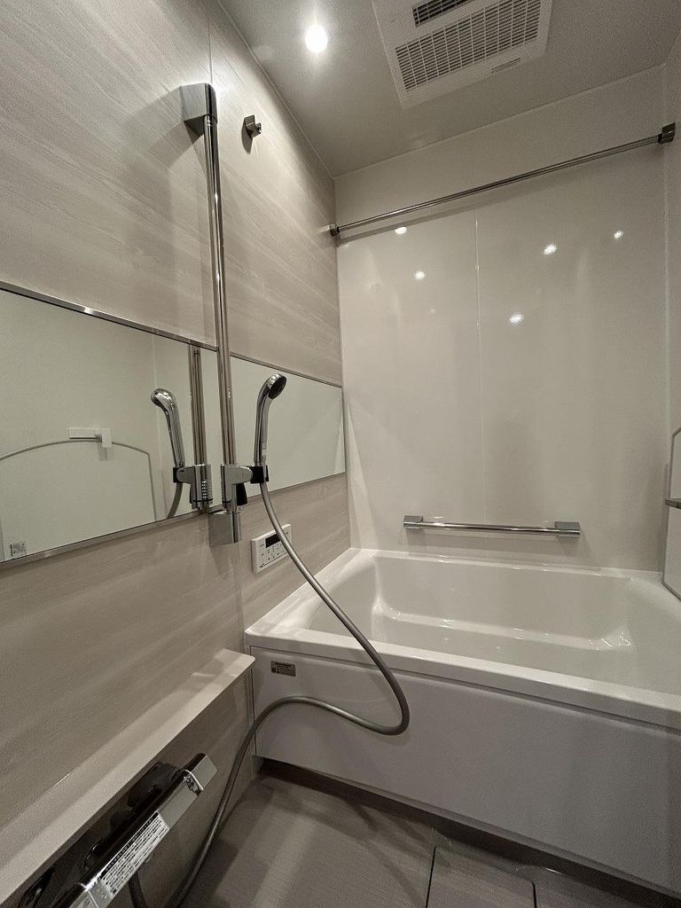 バス・シャワールーム　バスルーム