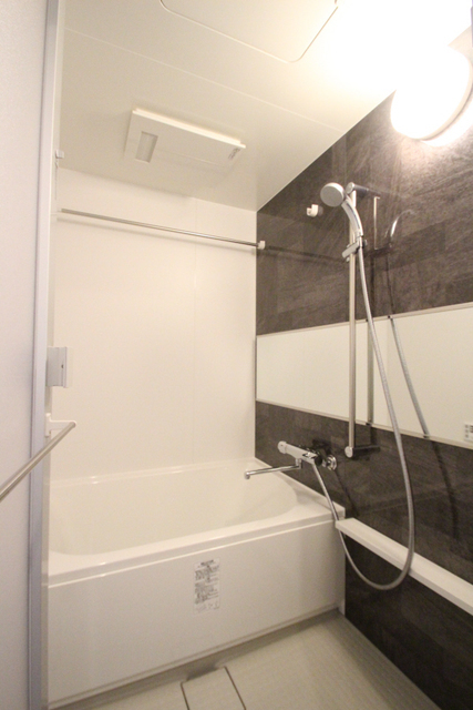 バス・シャワールーム　※同じ間取りの別室の参考写真です。