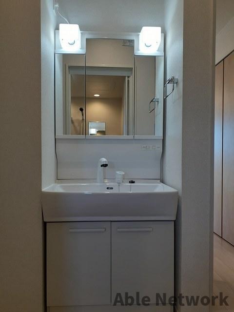 洗面設備　シャワー付洗面台