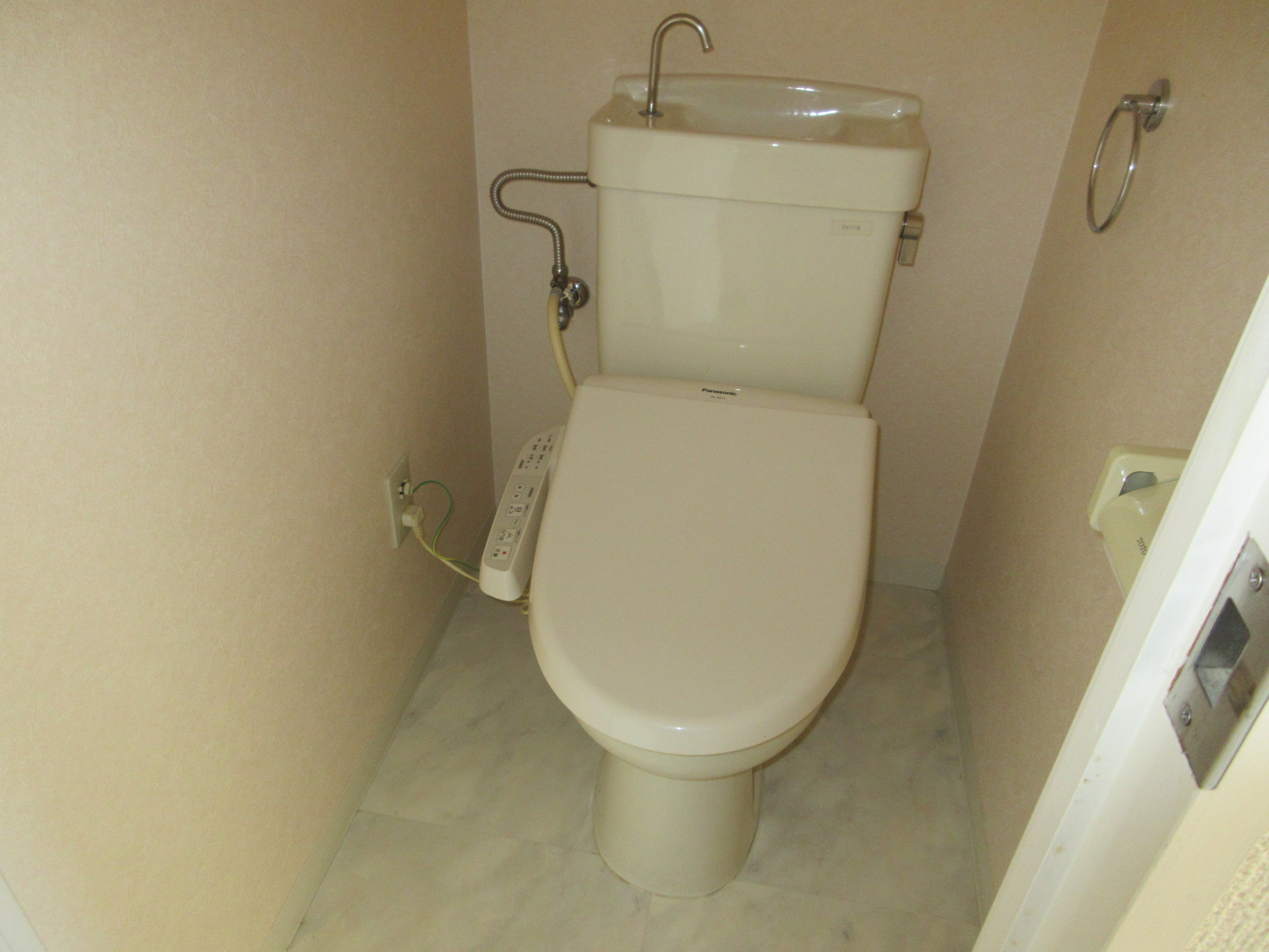 トイレ　※別のお部屋の写真です。現況を優先させていただきます。