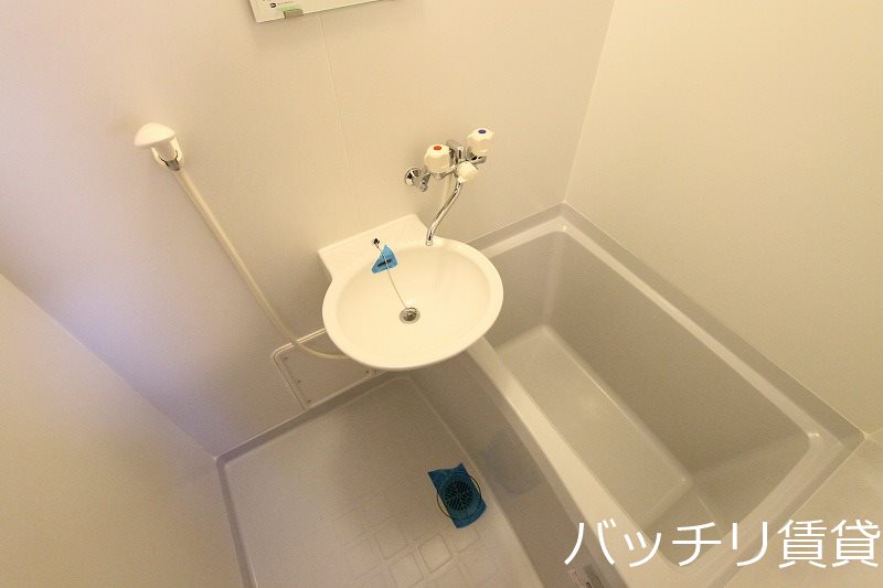 バス・シャワールーム　同型タイプの為現状優先