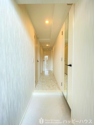 玄関　弊社２ＬＤＫ施工事例※参考写真（色味や設備位置は異なります）