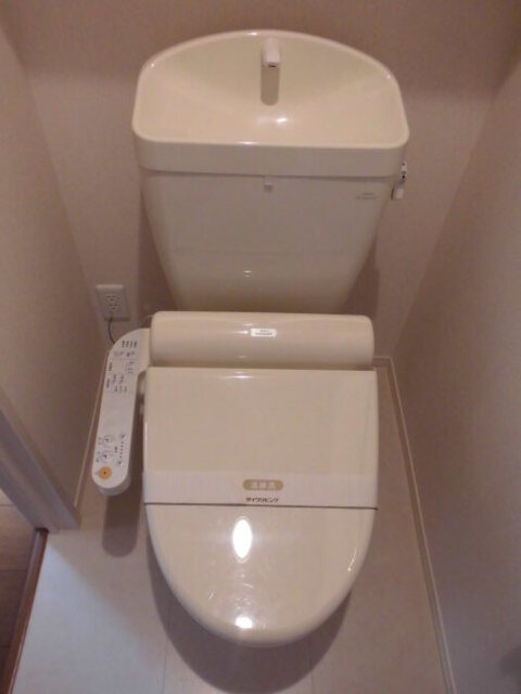 トイレ　温水洗浄暖房便座